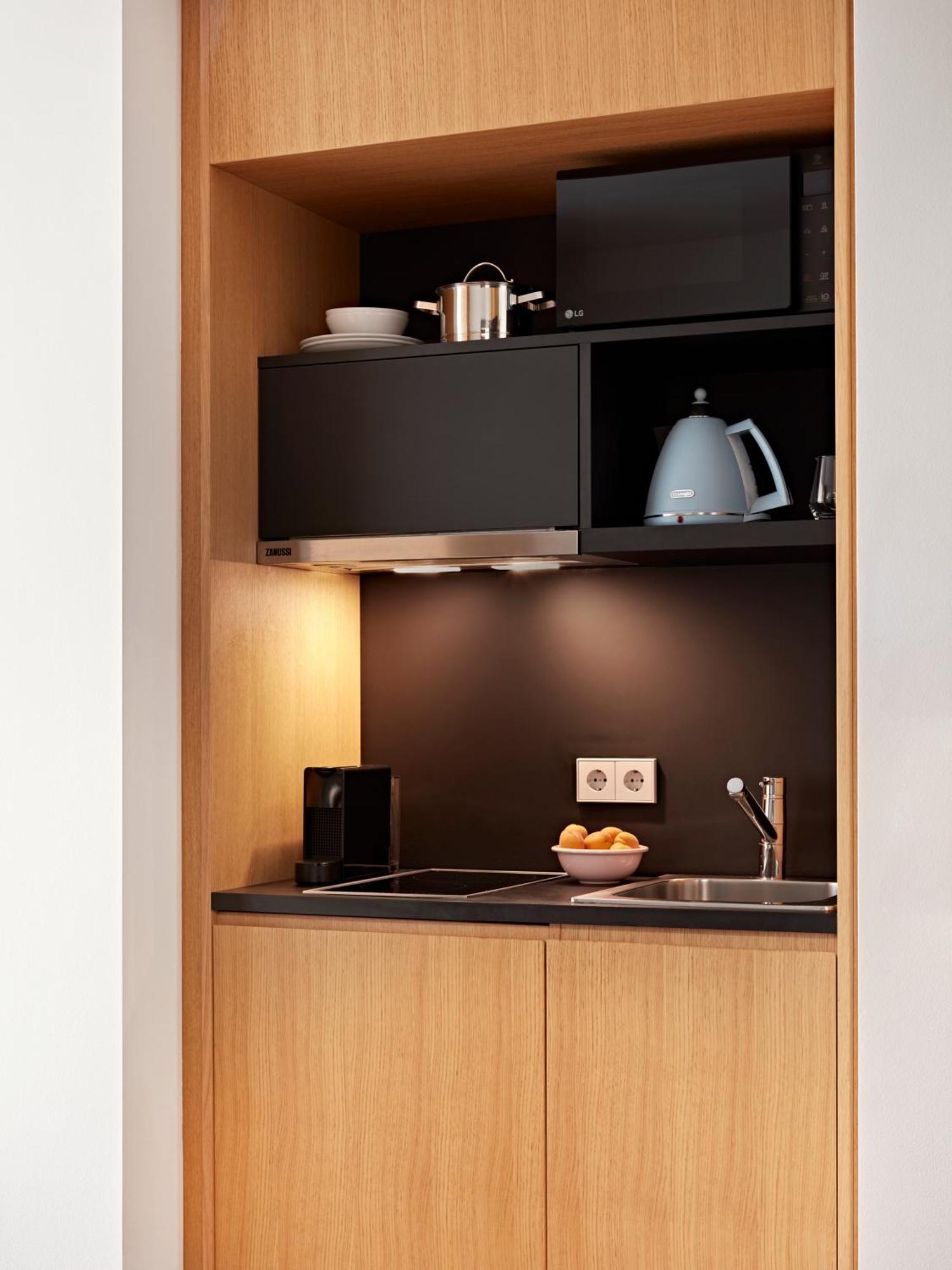 Large Studio with Kitchenette and Sofa Bed,1731579011:JPEG